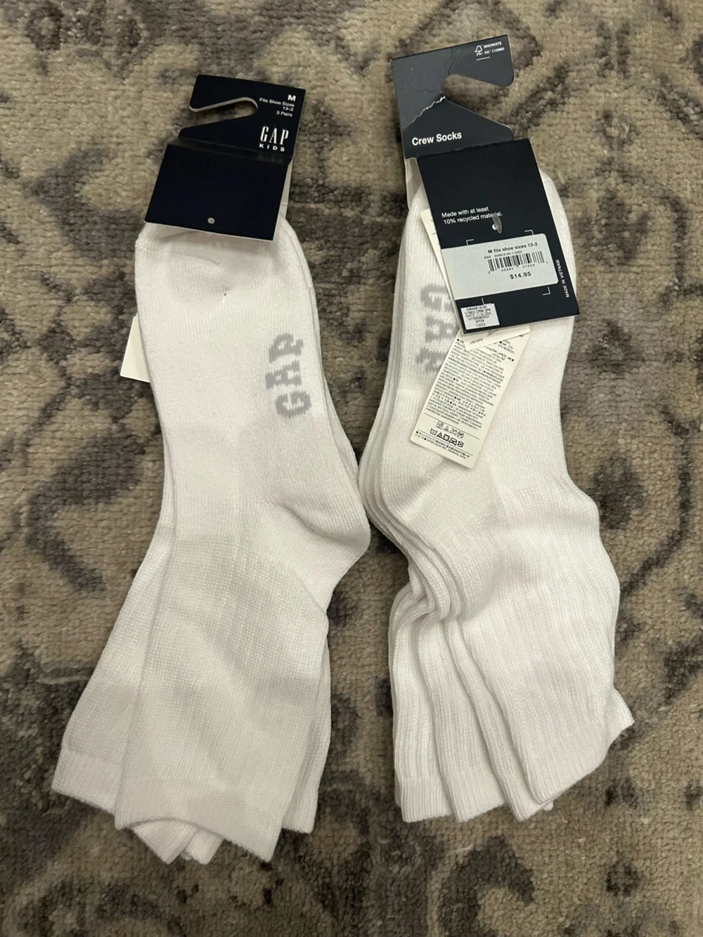 🤍 Gap Kid’s White Crew Socks - 6 Pairs - Kids Medium Fits Kids Shoe Sizes 13-2
